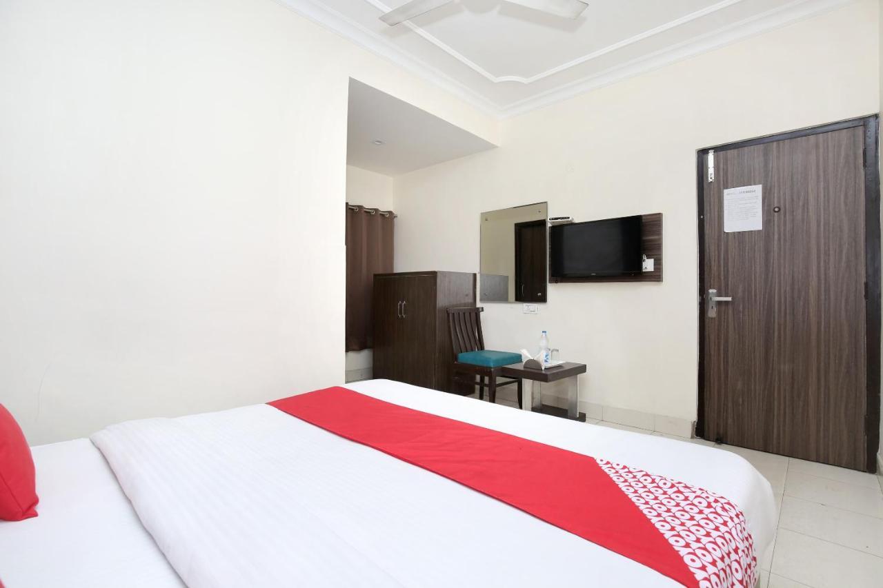 Oyo 12354 Hotel Sangreela Amritsar Exteriér fotografie