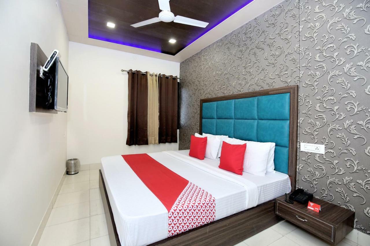 Oyo 12354 Hotel Sangreela Amritsar Exteriér fotografie